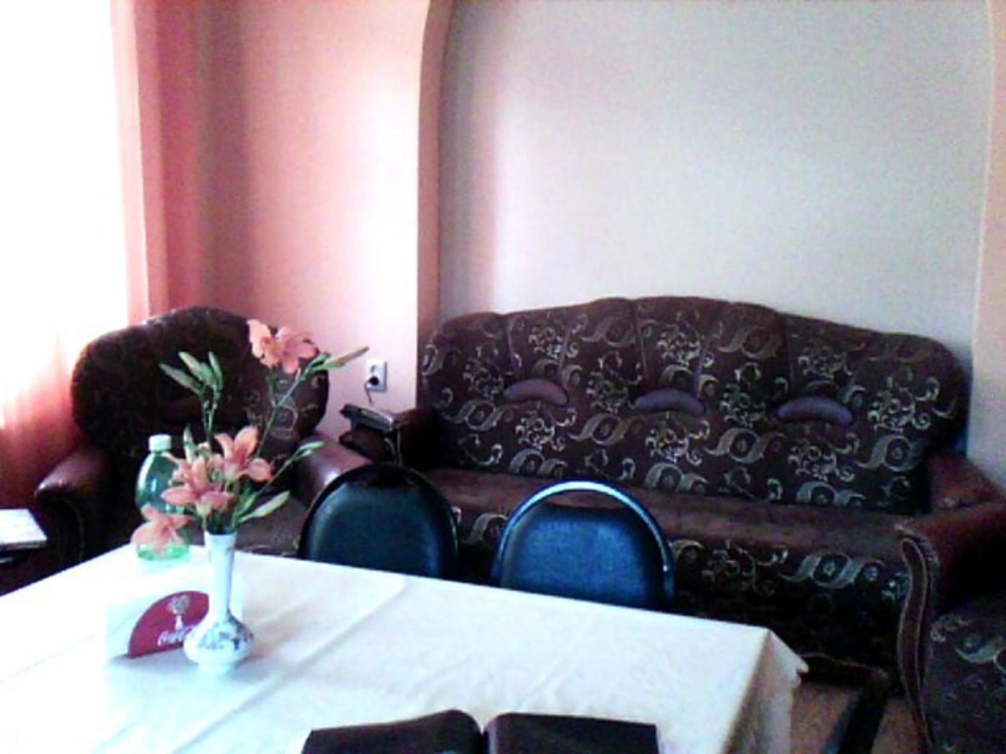 White Guest House Batumi Esterno foto