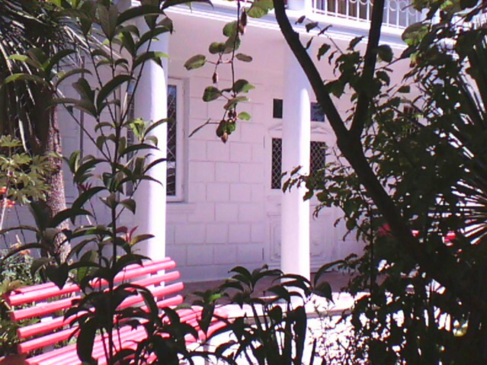 White Guest House Batumi Esterno foto