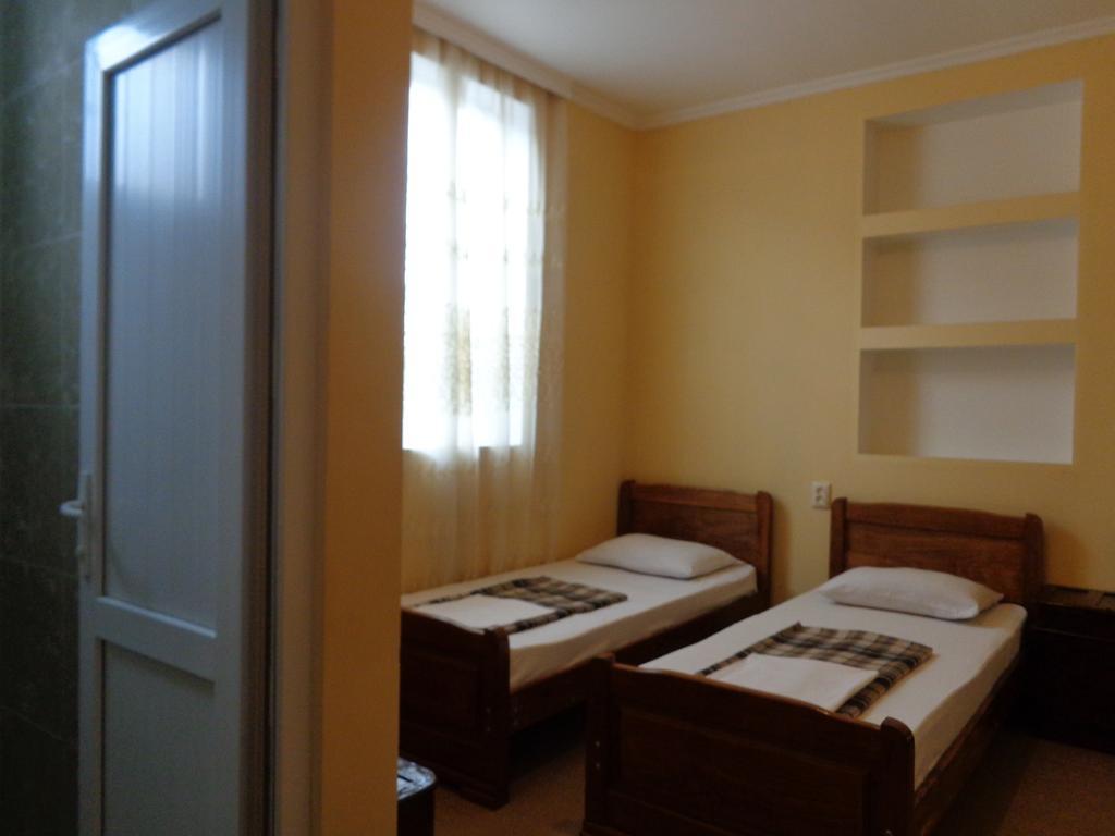 White Guest House Batumi Esterno foto
