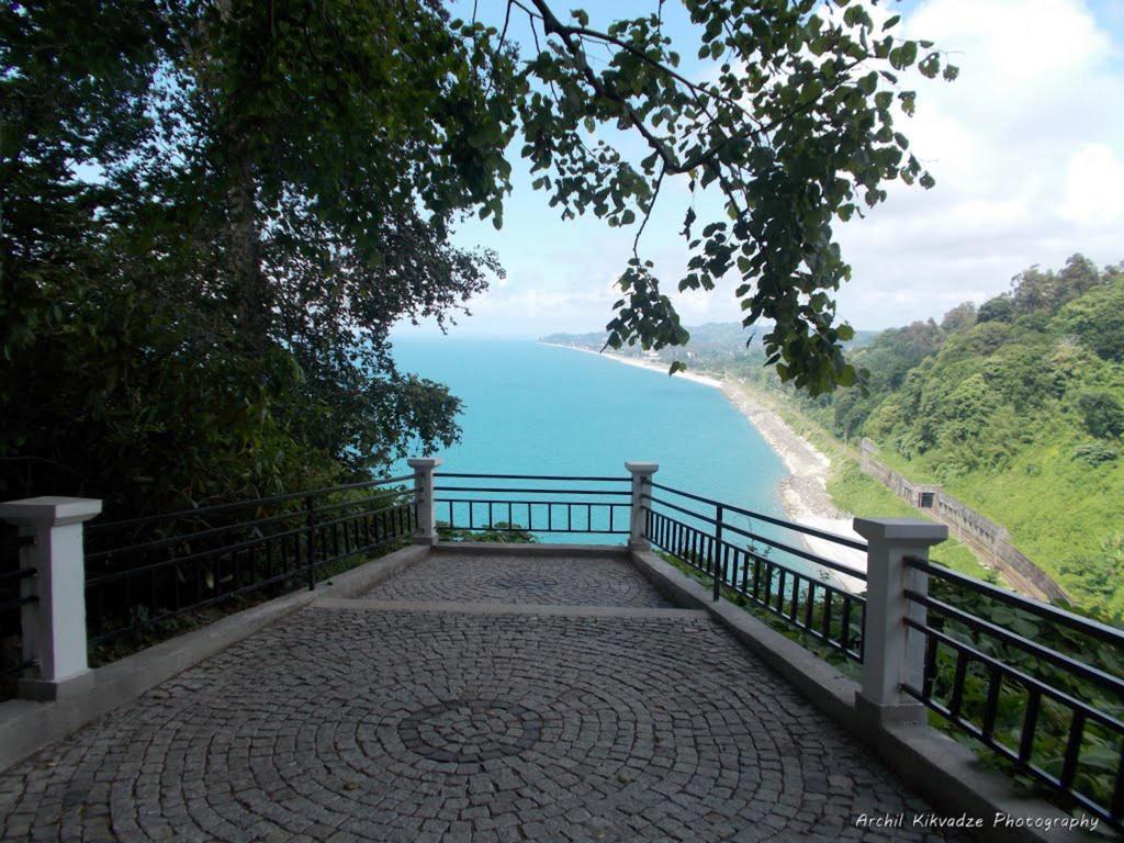 White Guest House Batumi Esterno foto