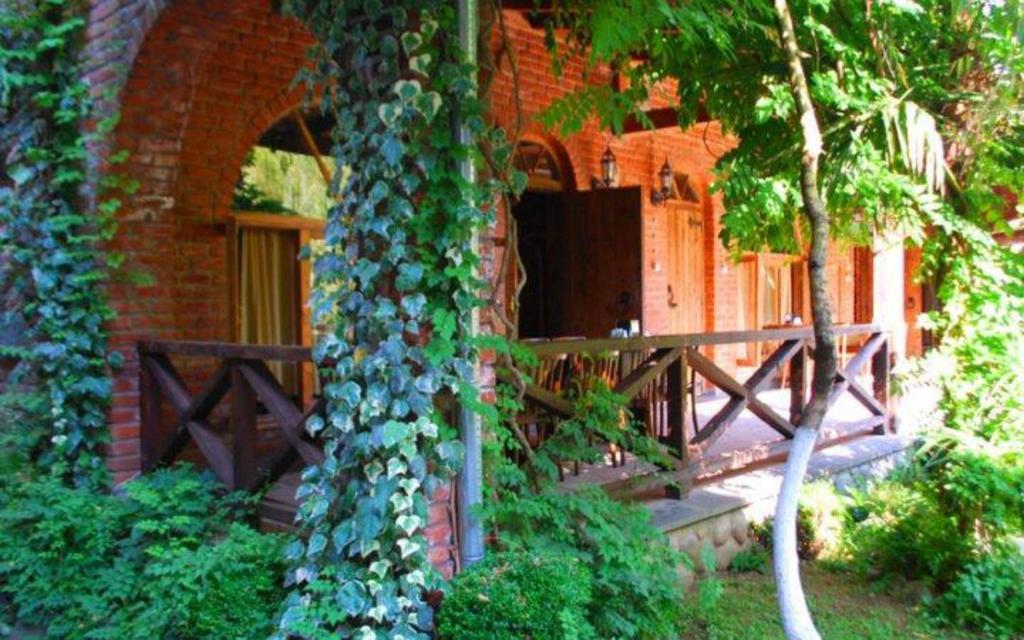 White Guest House Batumi Esterno foto