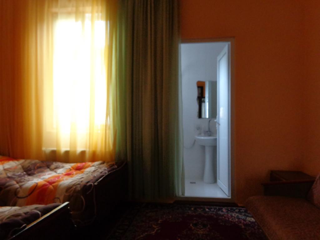 White Guest House Batumi Esterno foto