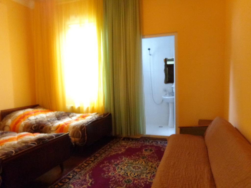 White Guest House Batumi Esterno foto