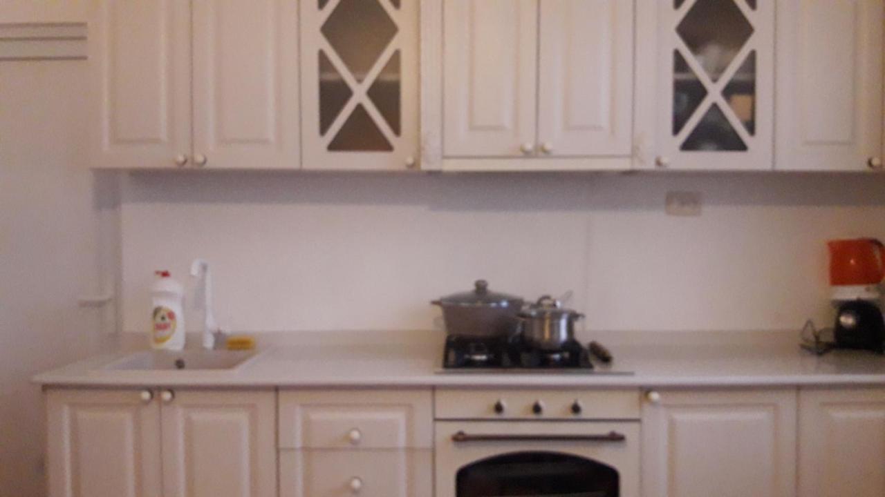 White Guest House Batumi Esterno foto